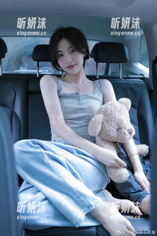 微密圈 - 获取葱油饼er黑白女仆吊带全集，下载立享高级感，别错过！