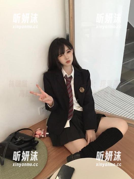 袜啵啵-小安 袜啵啵 - 小安高跟鞋写真特集:探索两双高跟鞋的完美搭配与经典照片合集