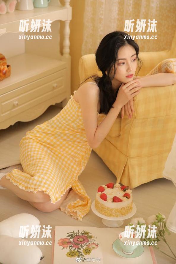 袜啵啵-糯米 袜啵啵 - 校服写真花絮版:糯米带你领略图库中的校园风景