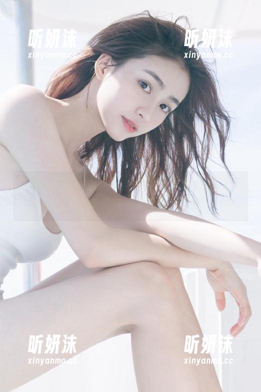 语画界 - 免费下载小海臀Rena校园写真照片，享受独特的校园魅力！
