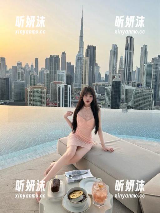 语画界-王薇薇 语画界 - 打破常规,王薇薇私拍短裤作品,神秘与诱惑交织的摄影之旅!