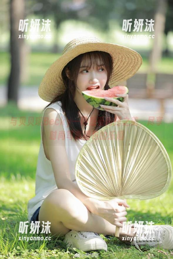 贝贝琪Becky 与贝贝琪Becky一同感受内搭之美,尽享时尚写真图包的乐趣