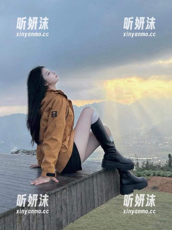 不容错过的轻兰映画丝袜秀免费套图，尽享丝袜艺术带来的美感与震撼！