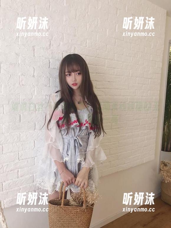 过期米线线喵 谁说白丝不能有惊喜?过期米线线喵的无圣光写真眼前一亮