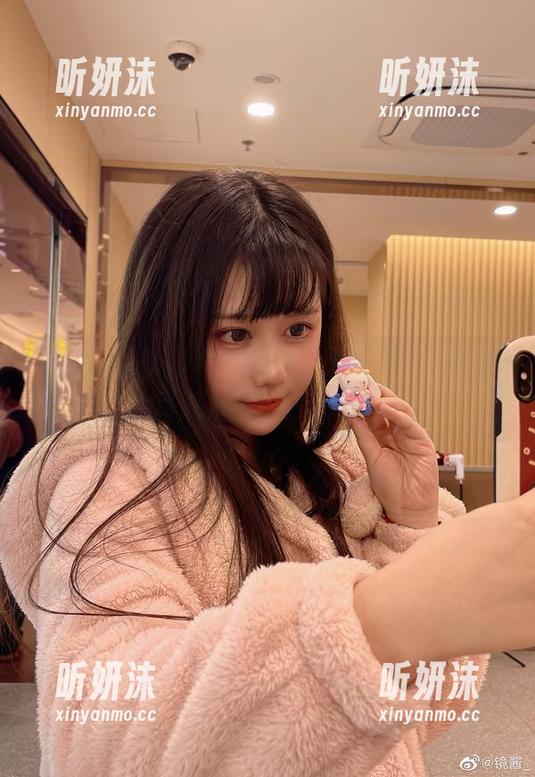 镜酱最新私奔泳衣美图，原图让你感受无尽魅力，别错过啦！