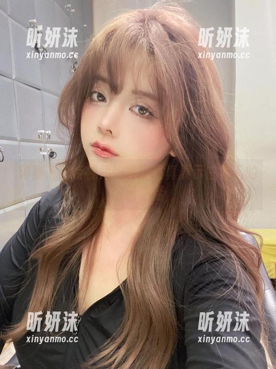 阿寨寨独特视角：高清写真展示白裙下的缤纷生活