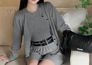 青豆客 - 全新更新：Kiren_程程程美腿摄影图片，带你感受她独特的魅力与风情！