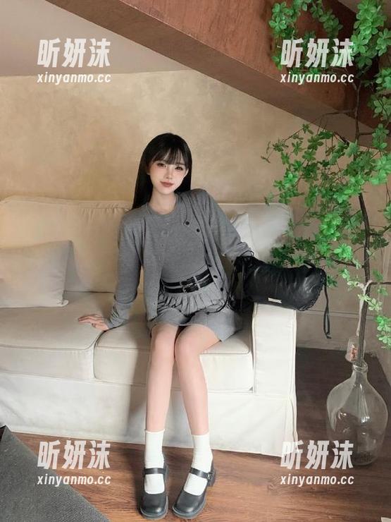 青豆客 - 全新更新：Kiren_程程程美腿摄影图片，带你感受她独特的魅力与风情！