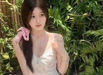青豆客 - 探索莫雅淇的御姐魅力：精选私房图片展现她的风采