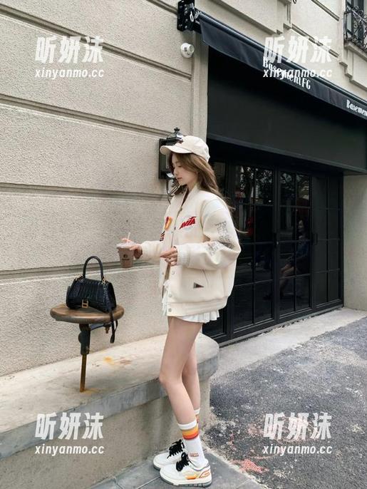 青豆客 - 追寻陈思琪的足迹：学姐高清写真集精彩上线