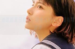 青豆客 - 泳池邂逅夏日魅力，颖莹儿YY的美图与写真带你畅游清凉