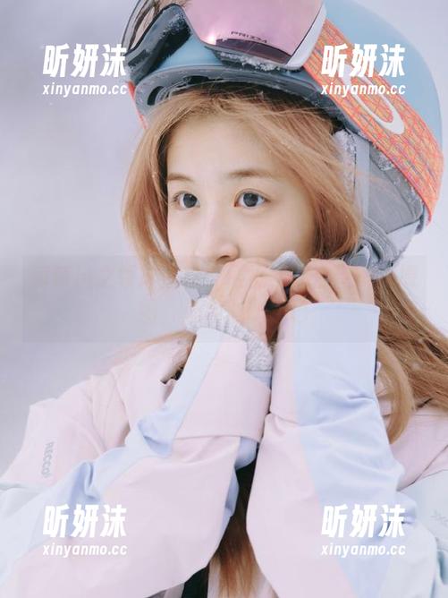 风之领域 解锁风之领域:粉红樱桃学妹白丝写真原图,让你心动不已
