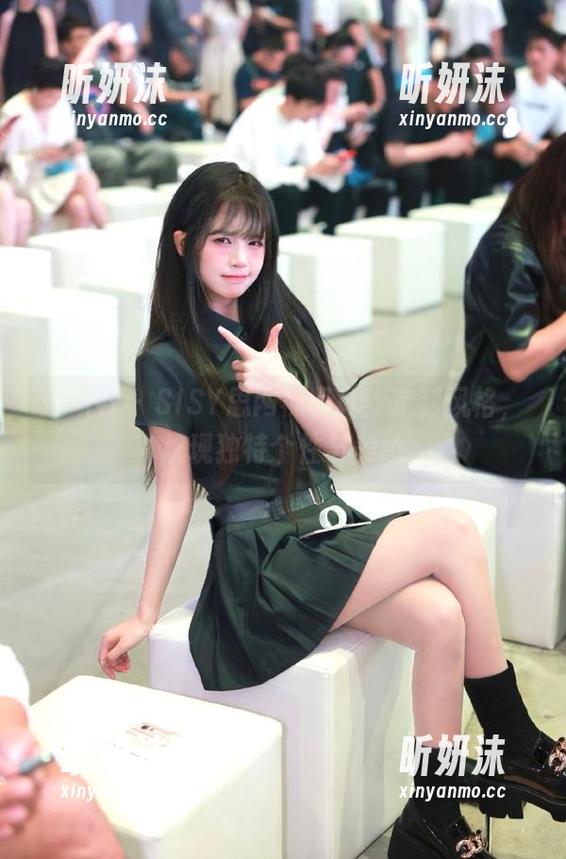 魅妍社-SISY思 魅妍社 - SISY思网袜写真:定制风格,展现独特个性与美感